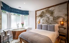 Glen Wynne Recently Renovated - Free Off-Site Health Club Access With Pool, Sauna, Steam Room & Gym Short 5 Minute Drive Away